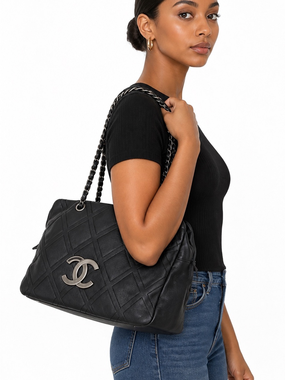 CHANEL Vintage 2007 Black Lambskin Leather CC Logo Medium Shoulder Bag